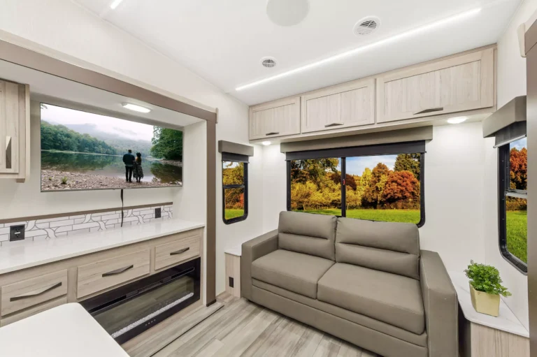 2026 Cruiser RV Essence E-28RL photo 7