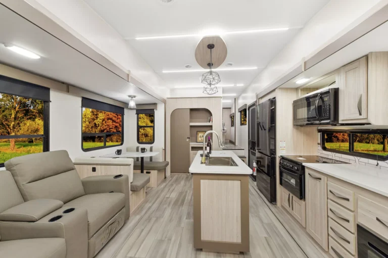 2026 Cruiser RV Essence E-28RL photo 3