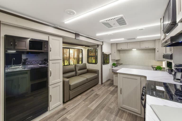 2026 Cruiser RV Shadow Cruiser 235RBS photo 3